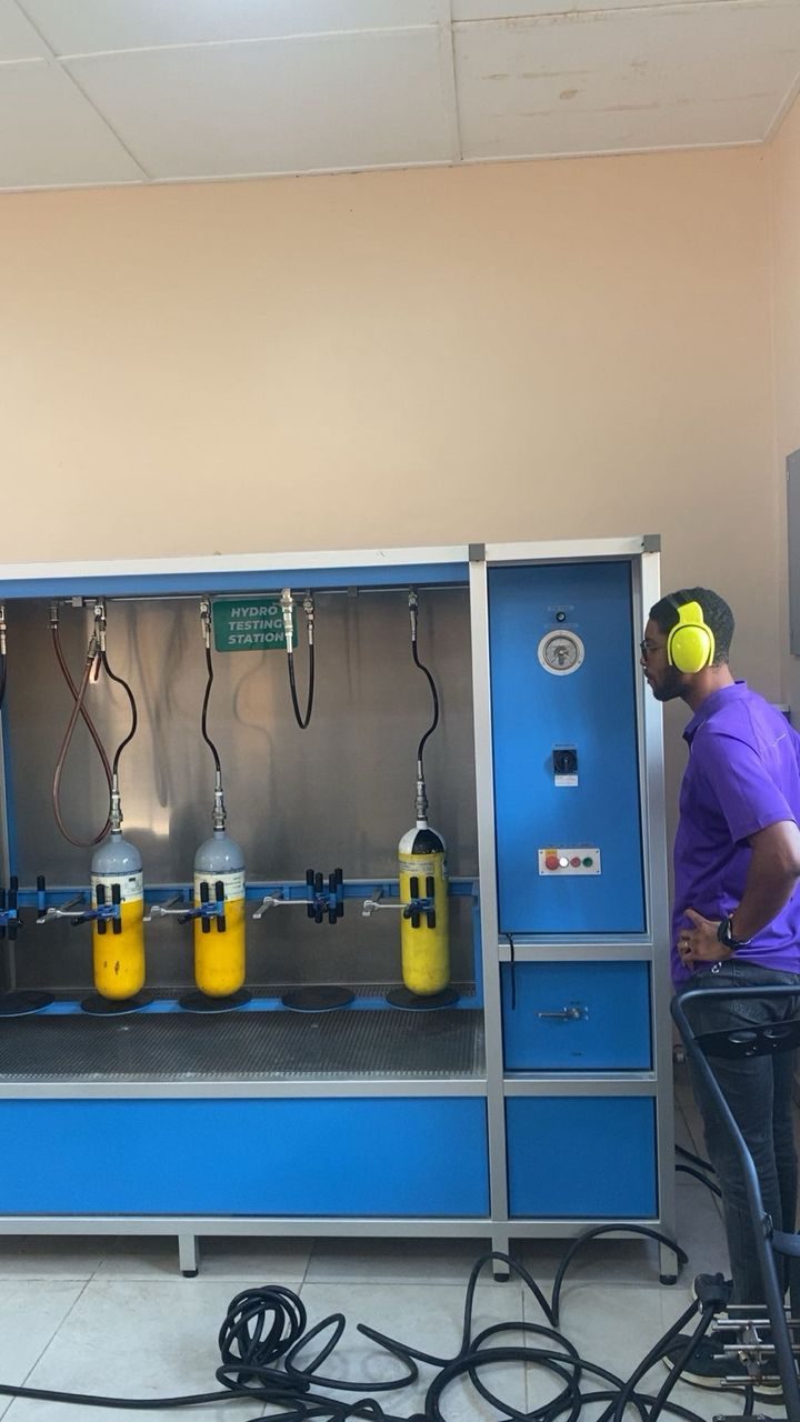 Hydrostatic cylinder testing station